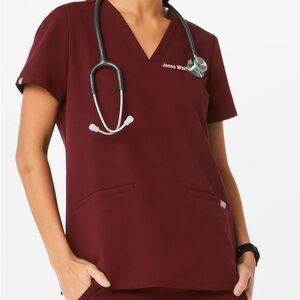 Figs Casma Three-Pocket Scrub Top in Burgundy